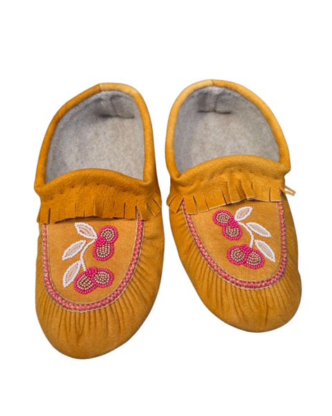 Ladies Handmade Moccasins – Smoked Moose-Hide with Traditional Beadwork (Fur or No Fur)