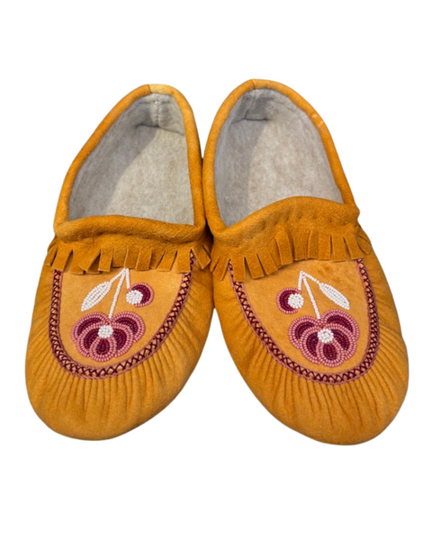 Ladies Handmade Moccasins – Smoked Moose-Hide with Traditional Beadwork (Fur or No Fur)