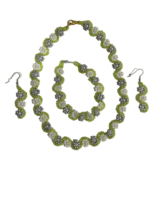 Floral Wave Beaded Jewelry Set – Necklace, Bracelet & Earrings (Silver & White)